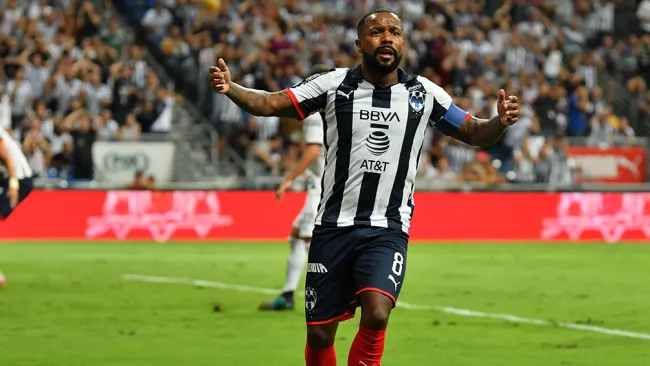 Dorlan Pabón reclama en juego de Monterrey