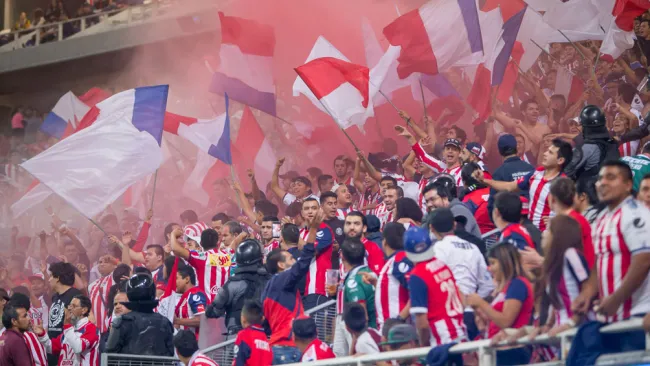 Afición de Chivas en el Estadio Akron 