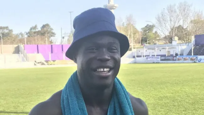 Moustapha Ngae A Bissene festeja un gol