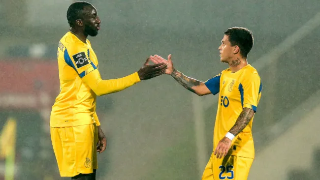 Moussa Marega celebra el gol de su equipo con Otavinho