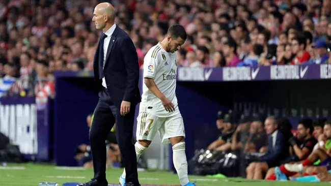 Zinedine Zidane y Eden Hazard en un partido