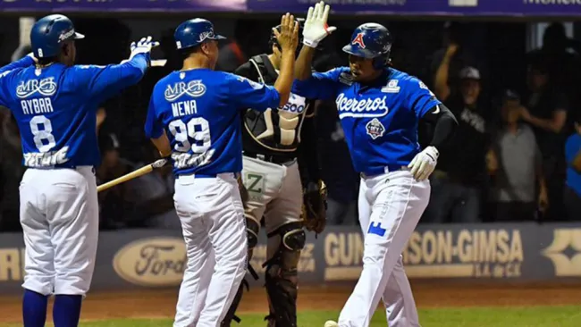 Peguero llega a home tras su cuadrangular