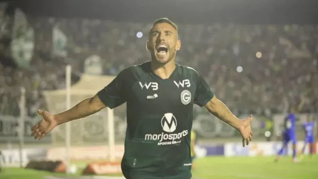 Alan Ruschel, en el festejo de su primer gol con Goiás