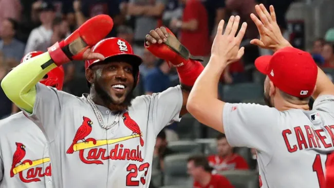 Marcell Ozuna festeja su doblete contra Braves 