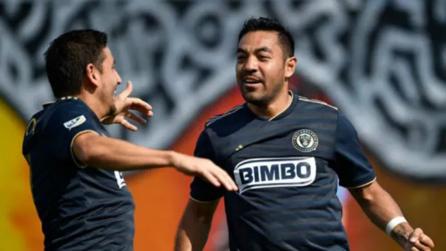 Marco Fabián celebra un gol en la MLS
