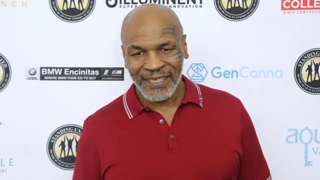 Mike Tyson posando para una fotografía