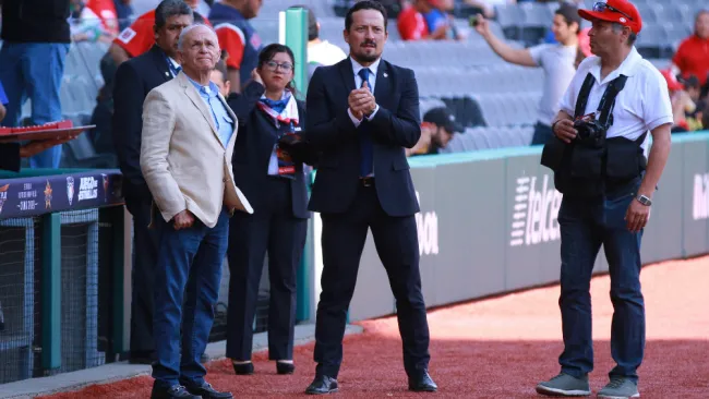 Javier Salinas durante un juego de la LMB