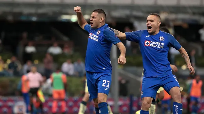 Pablo Aguilar celebra gol contra América en tiro de esquina 