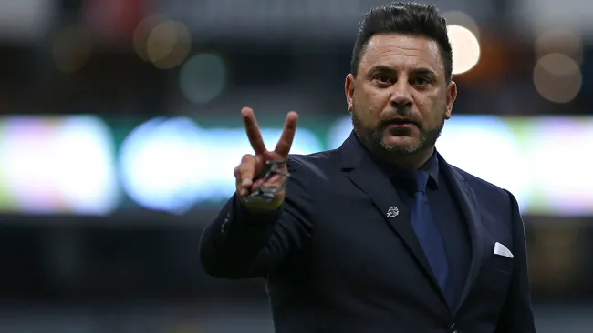 Mohamed previo al arranque de un partido de Rayados