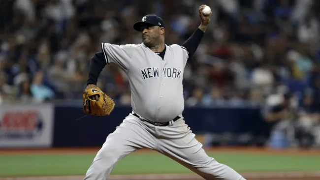 CC Sabathia a punto de lanzar la bola