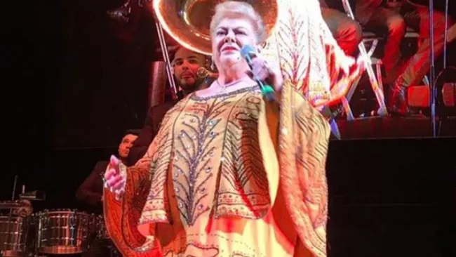 Paquita la del Barrio, durante un concierto