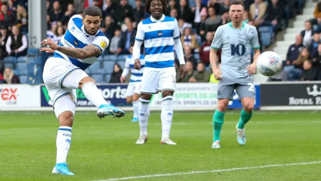 Nahki Wells en acción con Queens Park Rangers
