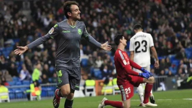 Rubén Pardo celebrando una anotación con Real Sociedad