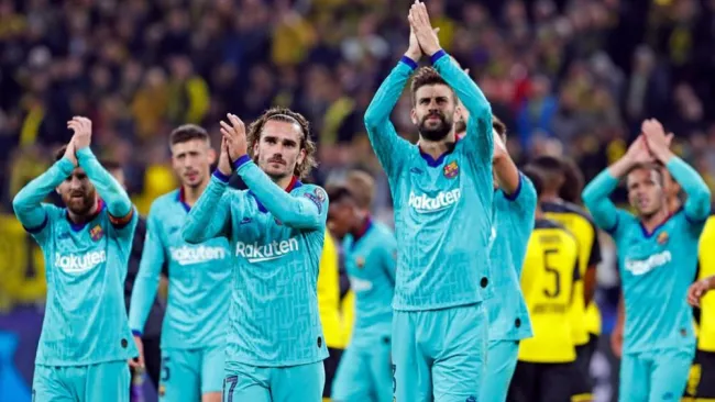 Jugadores del Barcelona agradecen tras un partido