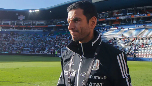 Jaime Lozano camina en el Estadio Hidalgo