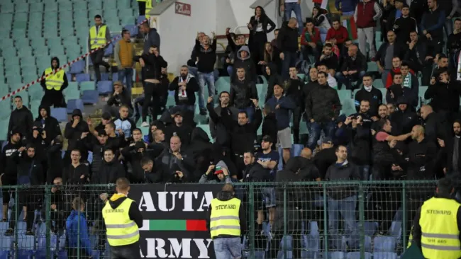 Fans de Bulgaria, durante el partido ante Inglaterra