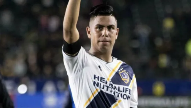 Efraín Álvarez en acción con LA Galaxy