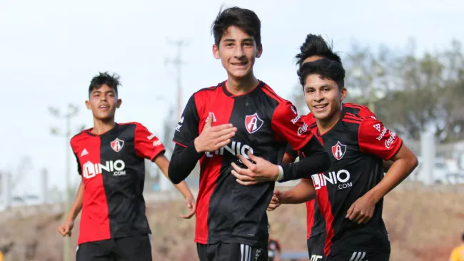 Santiago Márquez festeja un gol con la Academia