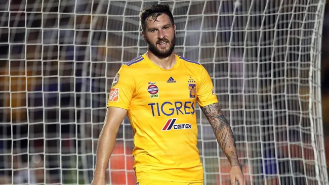 Gignac en en partido con Tigres