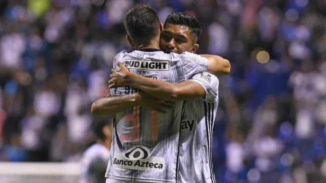 Facundo Barceló festeja su anotación contra el Puebla