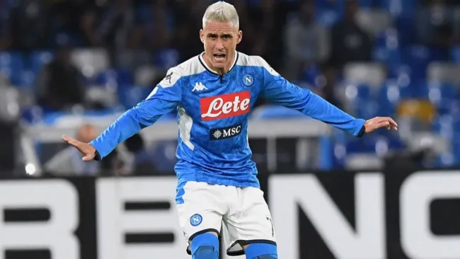 José Callejón poniendo orden en San Paolo