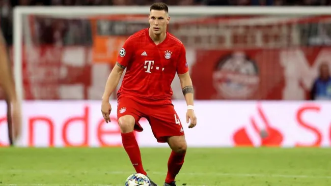 Niklas Süle con el esférico en un juego del Bayern