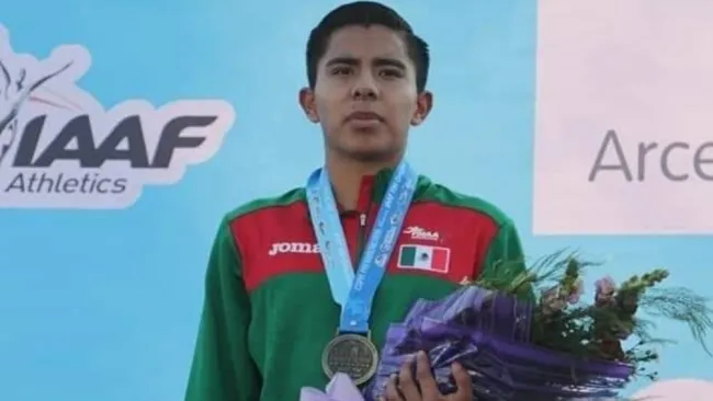 César Córdova, durante una des sus pruebas en la pista
