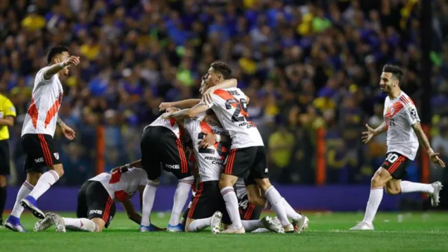 Jugadores de River festejan triunfo sobre Boca