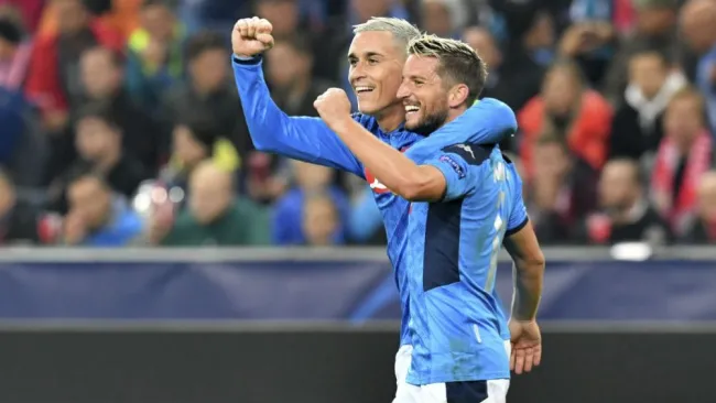 Mertens y Callejón, en festejo contra Salzburgo