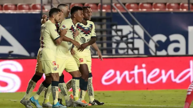 Jugadores del América festejan el gol en el Alfonso Lastras