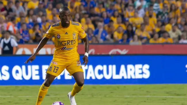 Enner Valencia jugando con Tigres