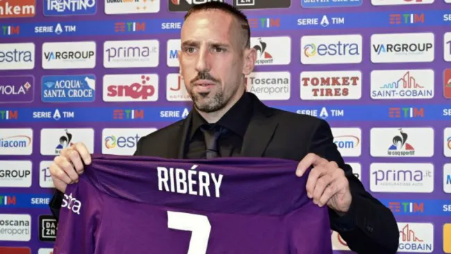 Franck Ribéry en su presentación con la Fiorentina