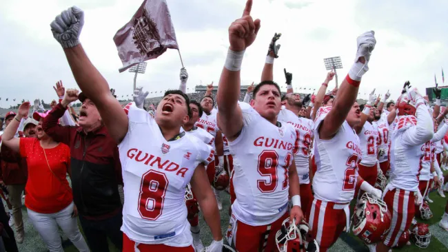 Águilas Blancas festejando el pase