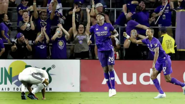 Carlos Ascues, festeja su primera notación con Orlando City