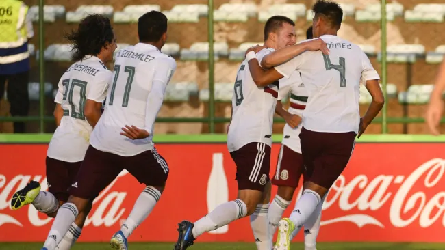 Jugadores de la Selección festejan una diana