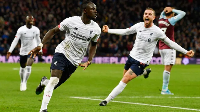 Sadio Mané celebra un gol con Liverpool en la Premier 