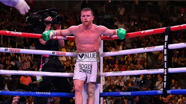 Saúl Álvarez, durante una pelea