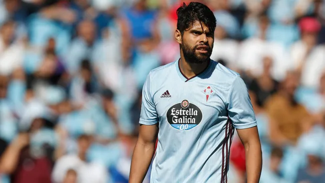 Néstor Araujo durante un duelo con el Celta de Vigo 
