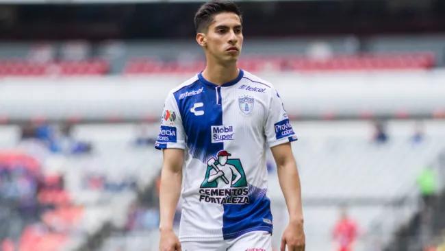 Erick Aguirre jugando con Tuzos