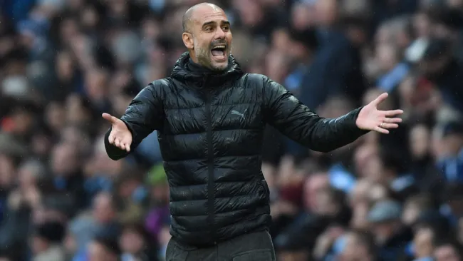 Pep Guardiola durante un duelo del Manchester City 