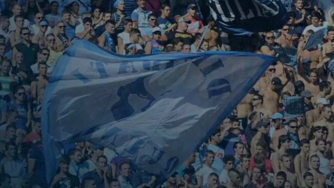 La afición napolitano apoyando durante un partido 