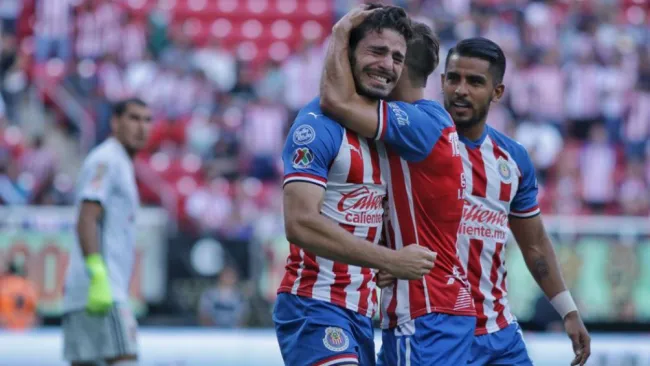 Club Guadalajara en partido ante Tigres
