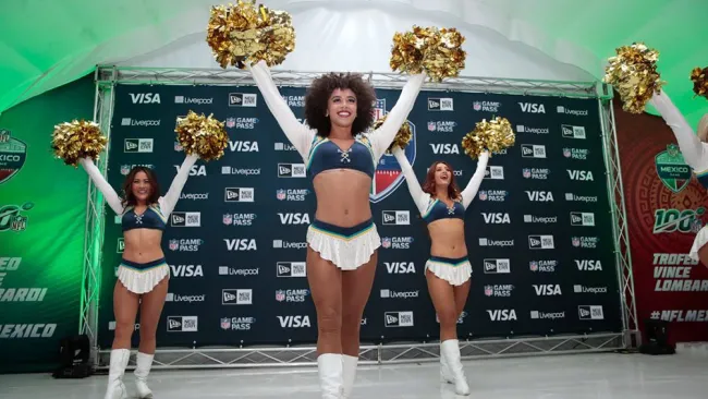 El show de The Charger Girls en la Ciudad de México