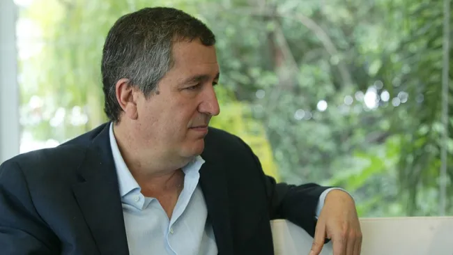 Jorge Vergara en sesión de fotos con RÉCORD