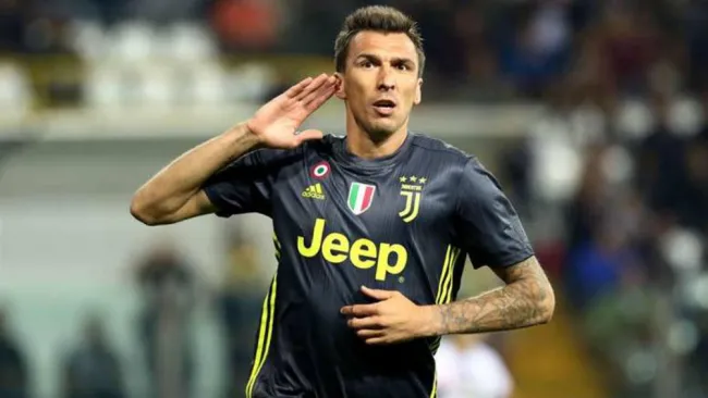 Mario Mandzukic en juego con la Juventus