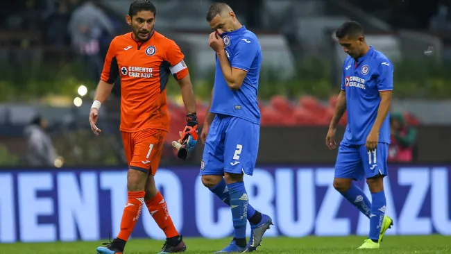 Jesús Corona, Pablo Aguilar y Elías Hernández lamenta una derrota de Cruz Azul