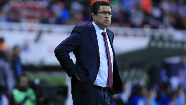 Luis Fernando Tena durante un juego de Chivas