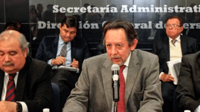 Leopoldo Silva durante una charla