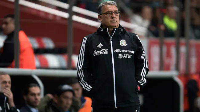 Tata observa el juego contra Bermudas