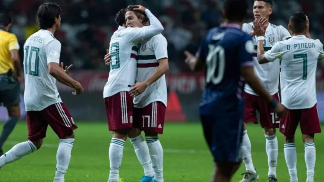 Jugadores del Tri festejan una anotación contra Bermudas